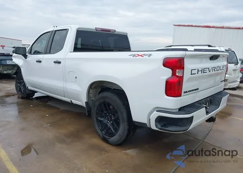 2024 Chevrolet Silverado 1500 4Wd Standard Bed Custom z USA, uszkodzony, nr VIN 1GCRDBEK2RZ395843